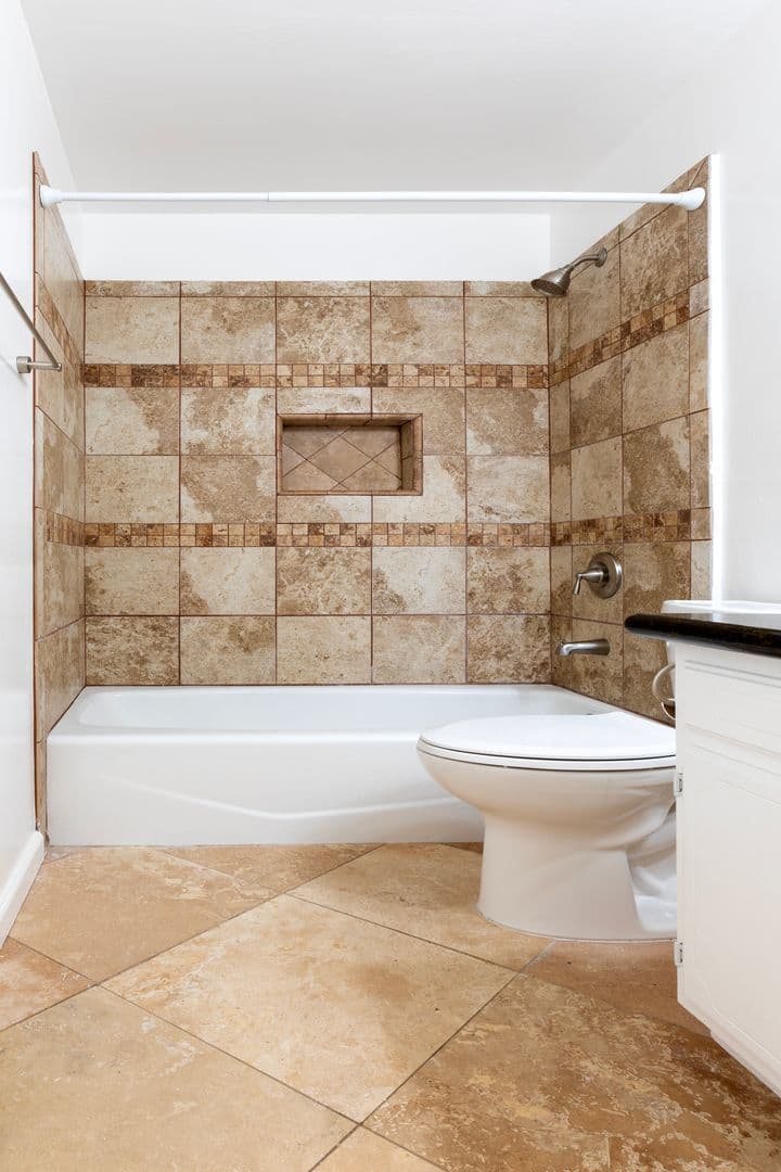 Santa Barbara Apartment: 515 Red Rose Lane