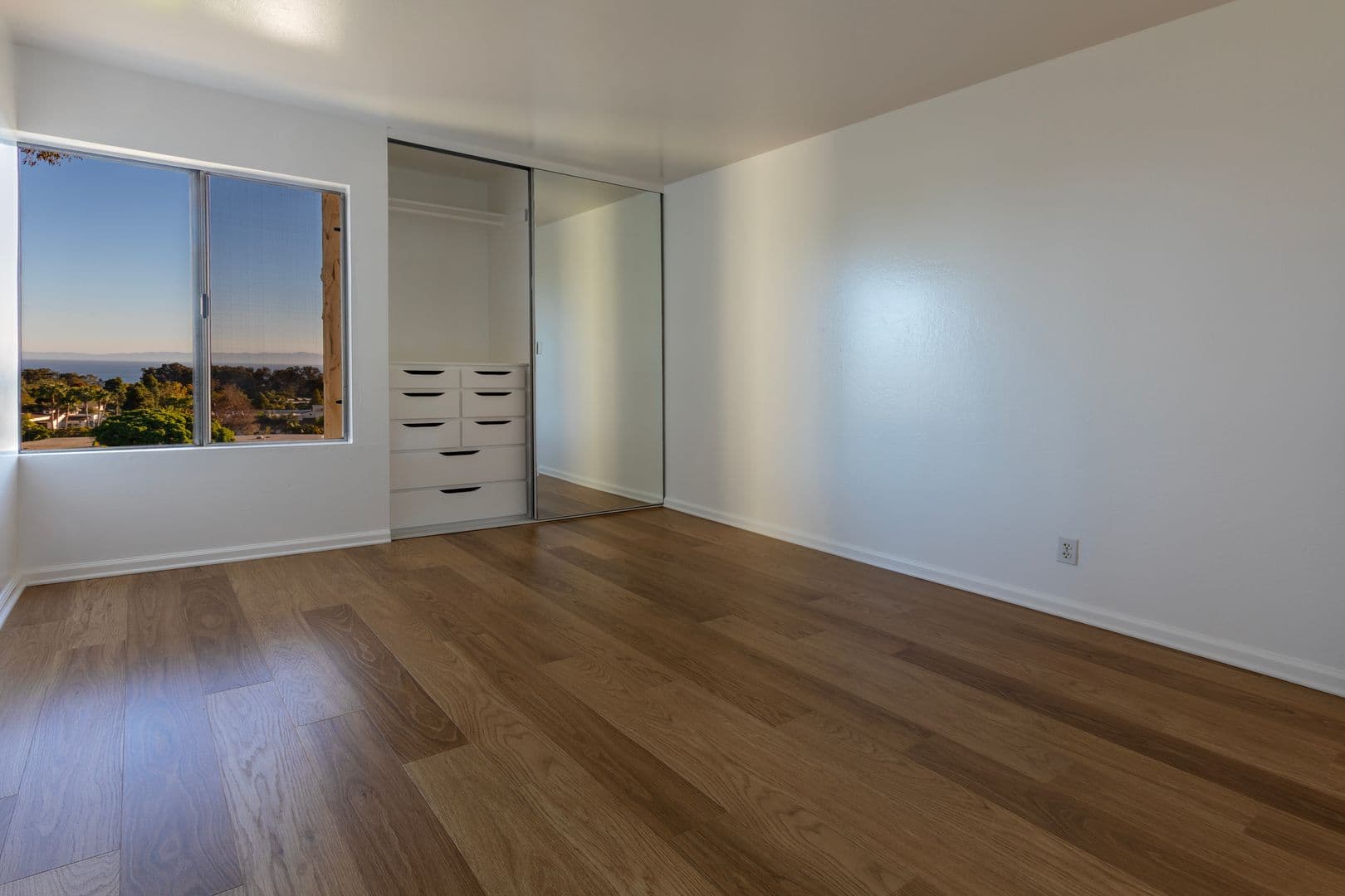 Santa Barbara Apartment: 515 Red Rose Lane