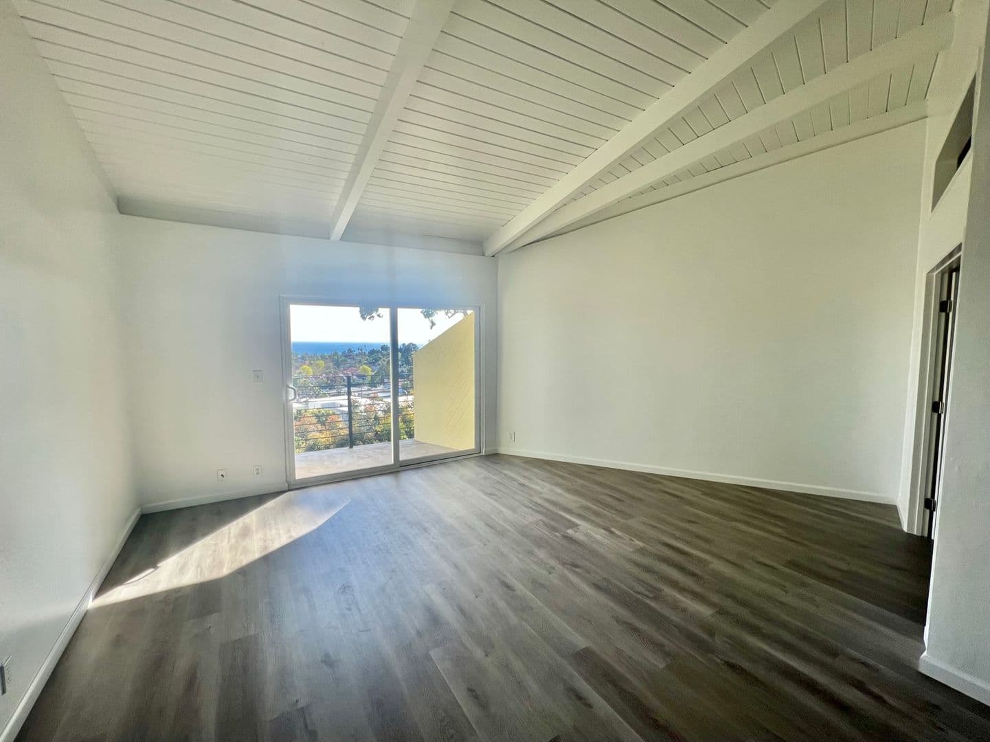 Santa Barbara Apartment: 515 Red Rose Lane