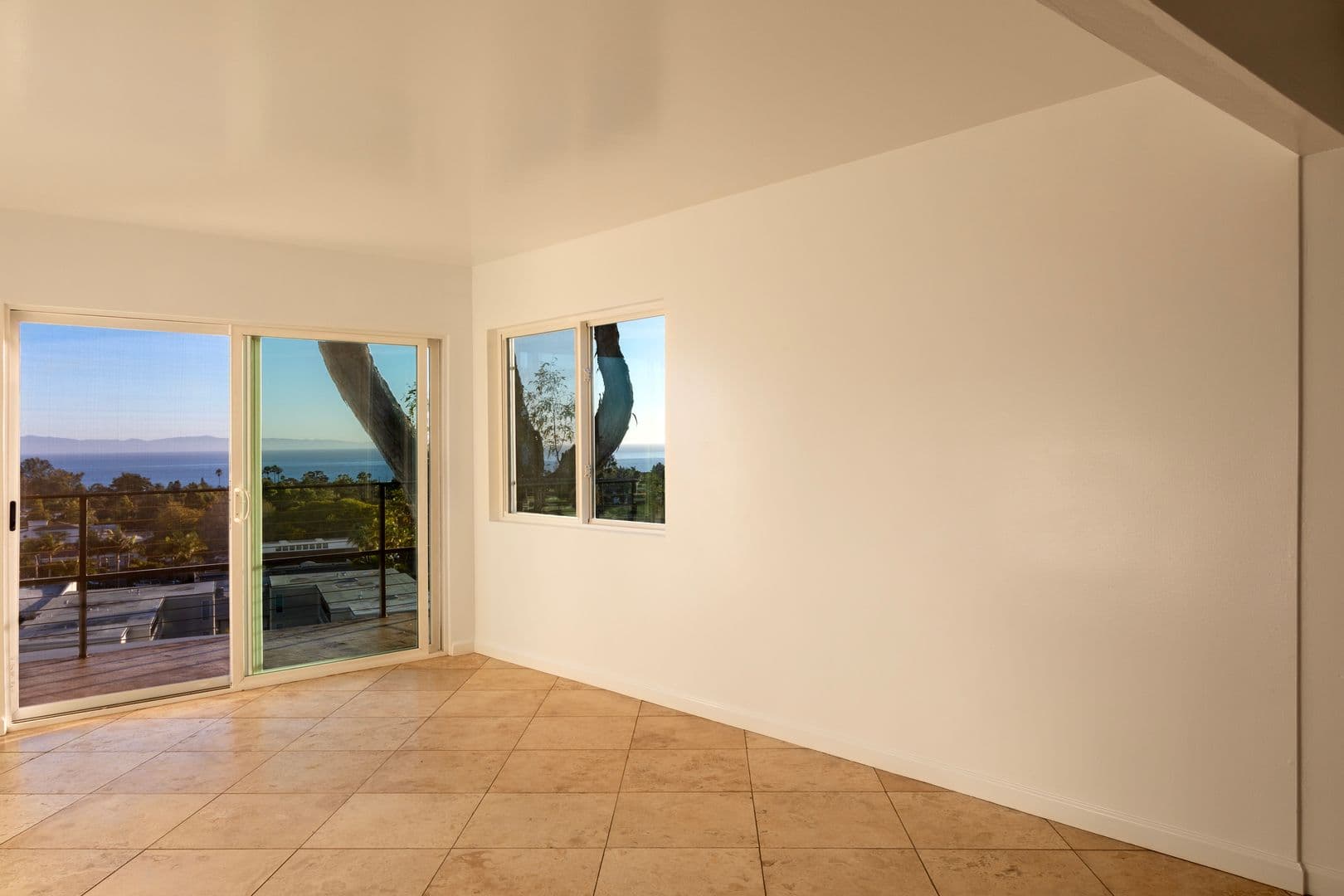 Santa Barbara Apartment: 515 Red Rose Lane