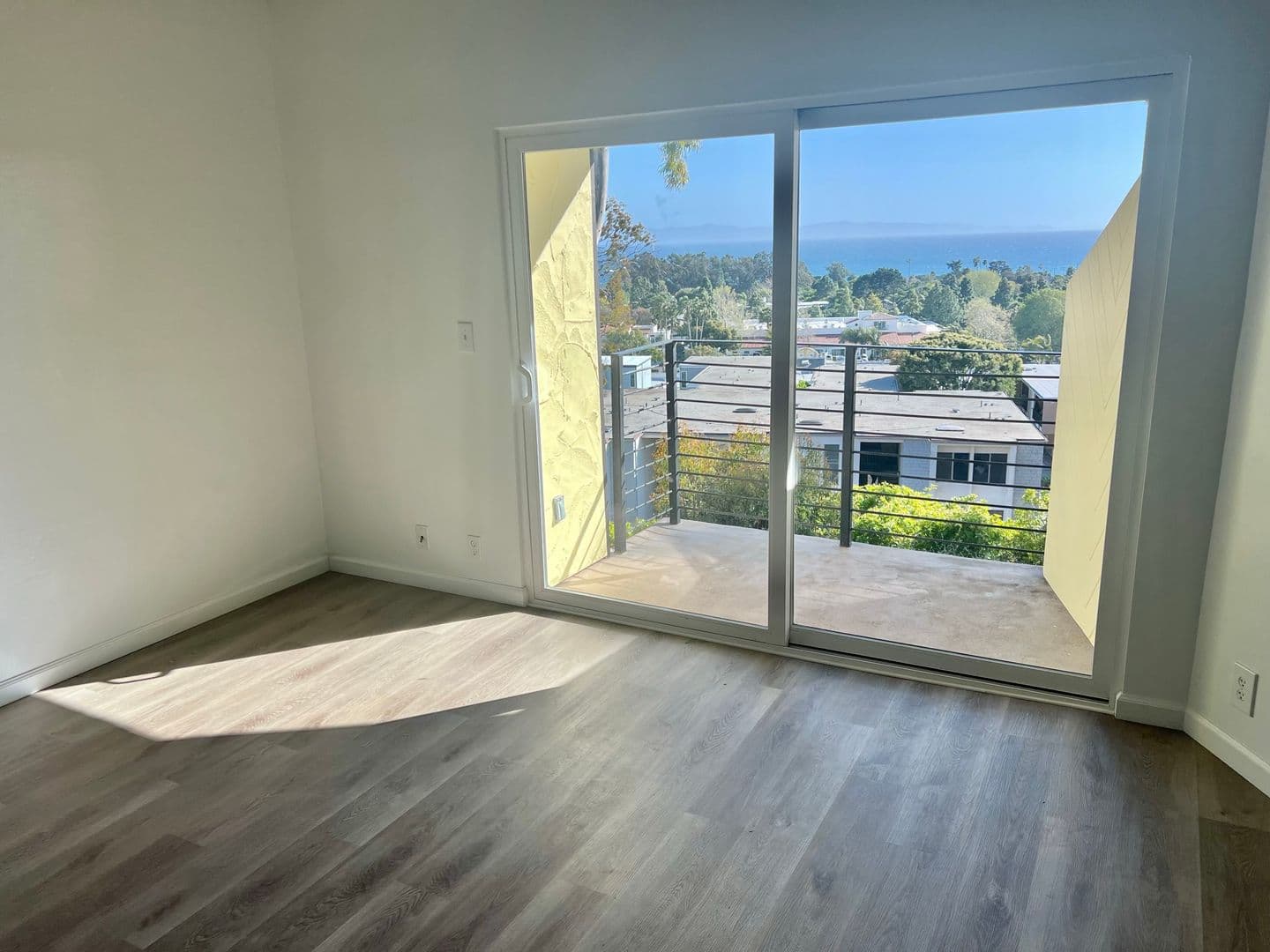 Santa Barbara Apartment: 515 Red Rose Lane