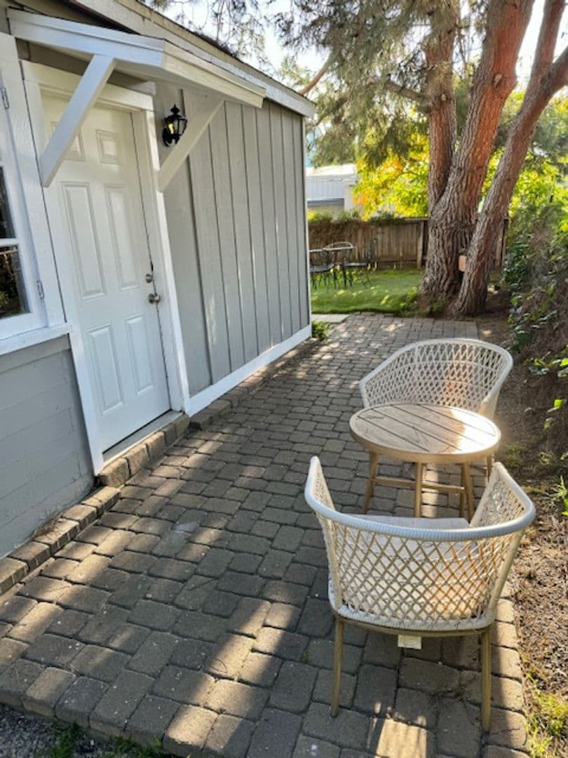 Santa Barbara Apartment: 711 De La Vina