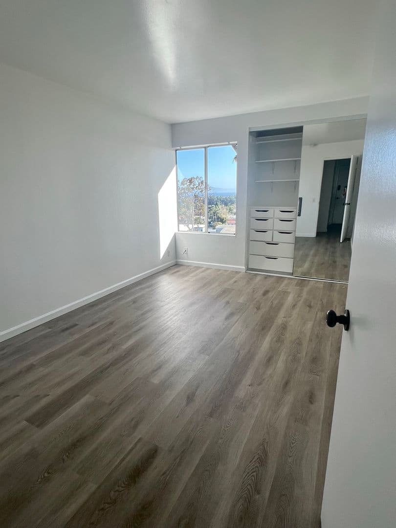 Santa Barbara Apartment: 515 Red Rose Lane