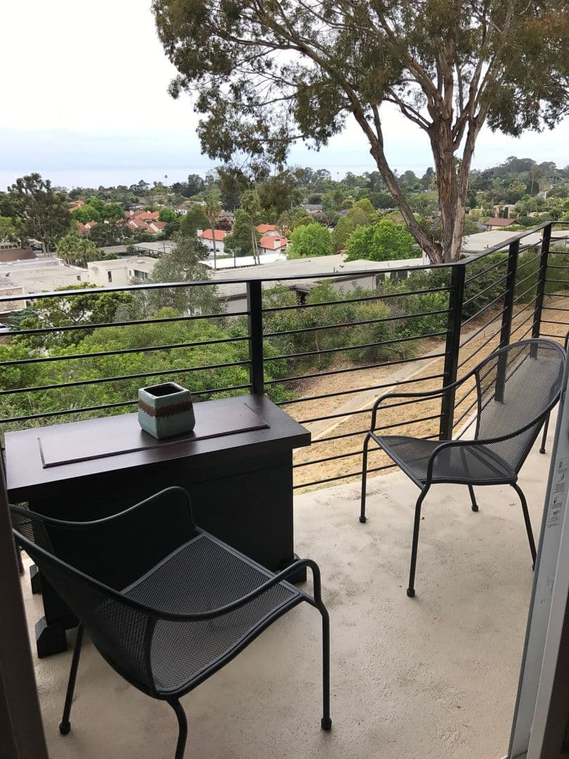 Santa Barbara Apartment: 515 Red Rose Lane
