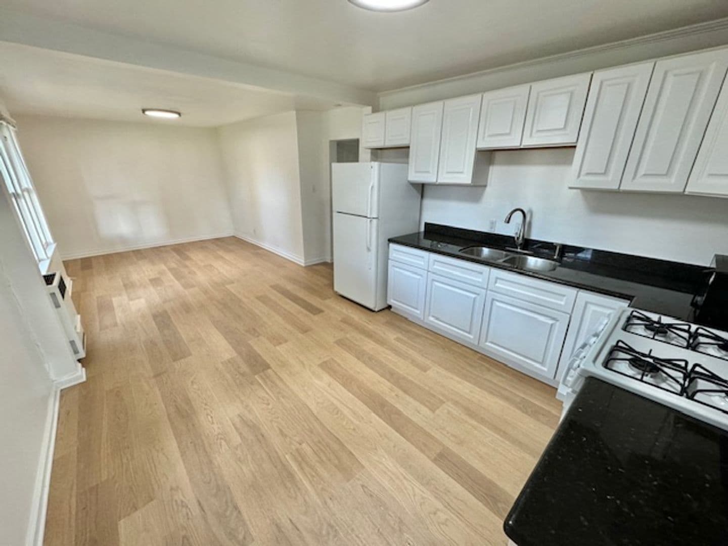 Santa Barbara Apartment: 711 De La Vina