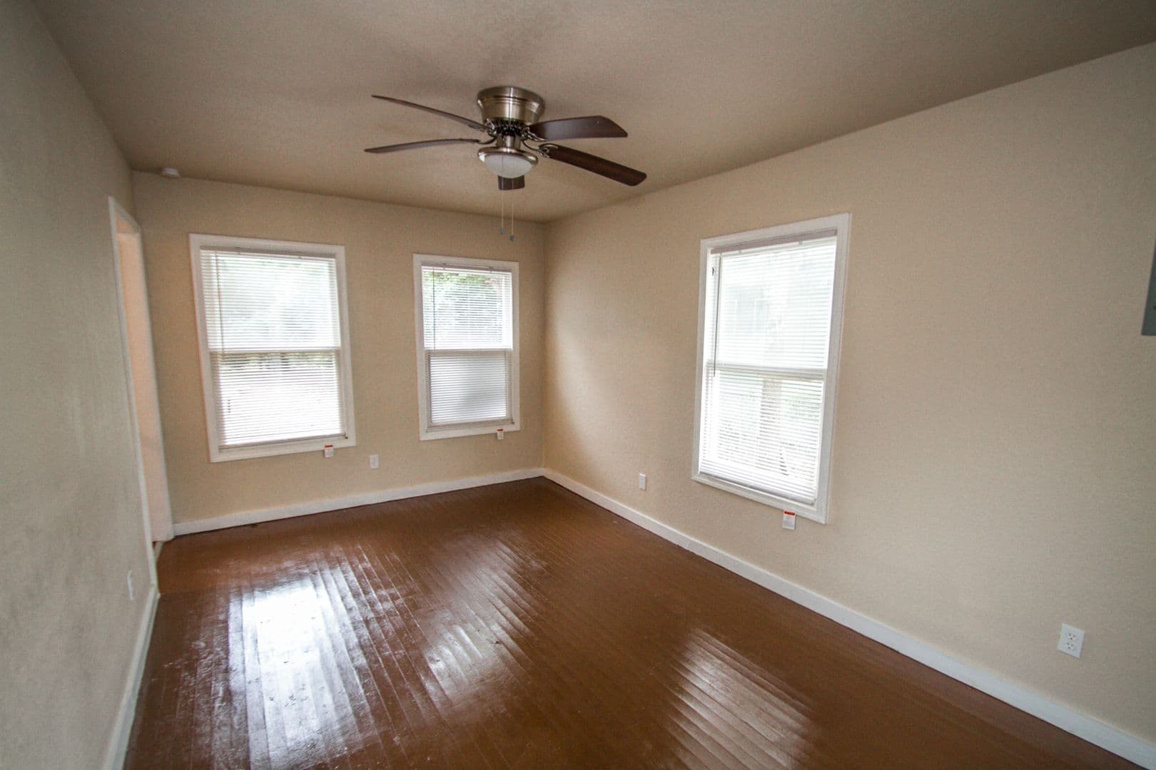 San Antonio Apartment: 930 Poinsettia