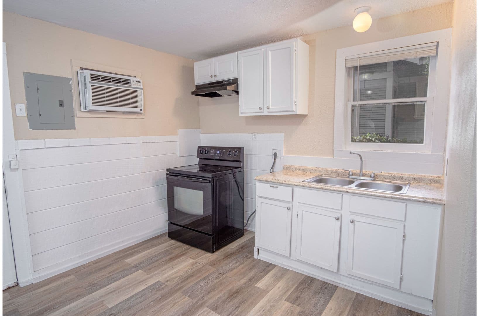 San Antonio Apartment: 342 Vine St
