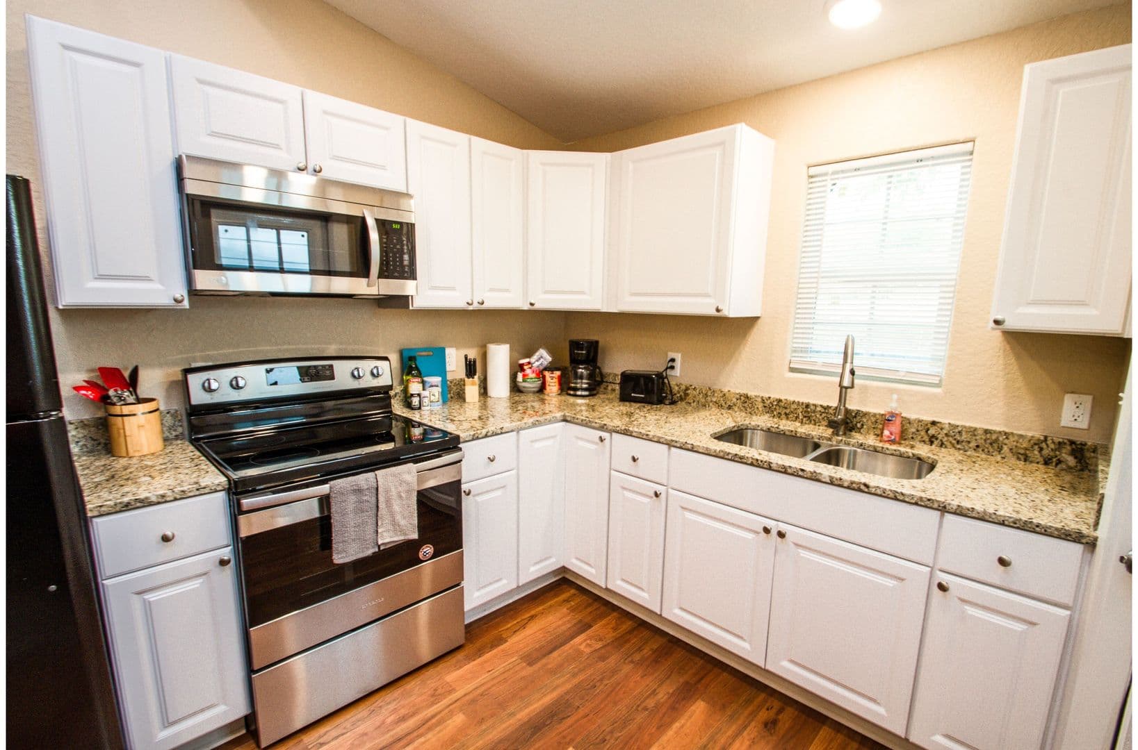 San Antonio Apartment: 121 Douglas Way Street,