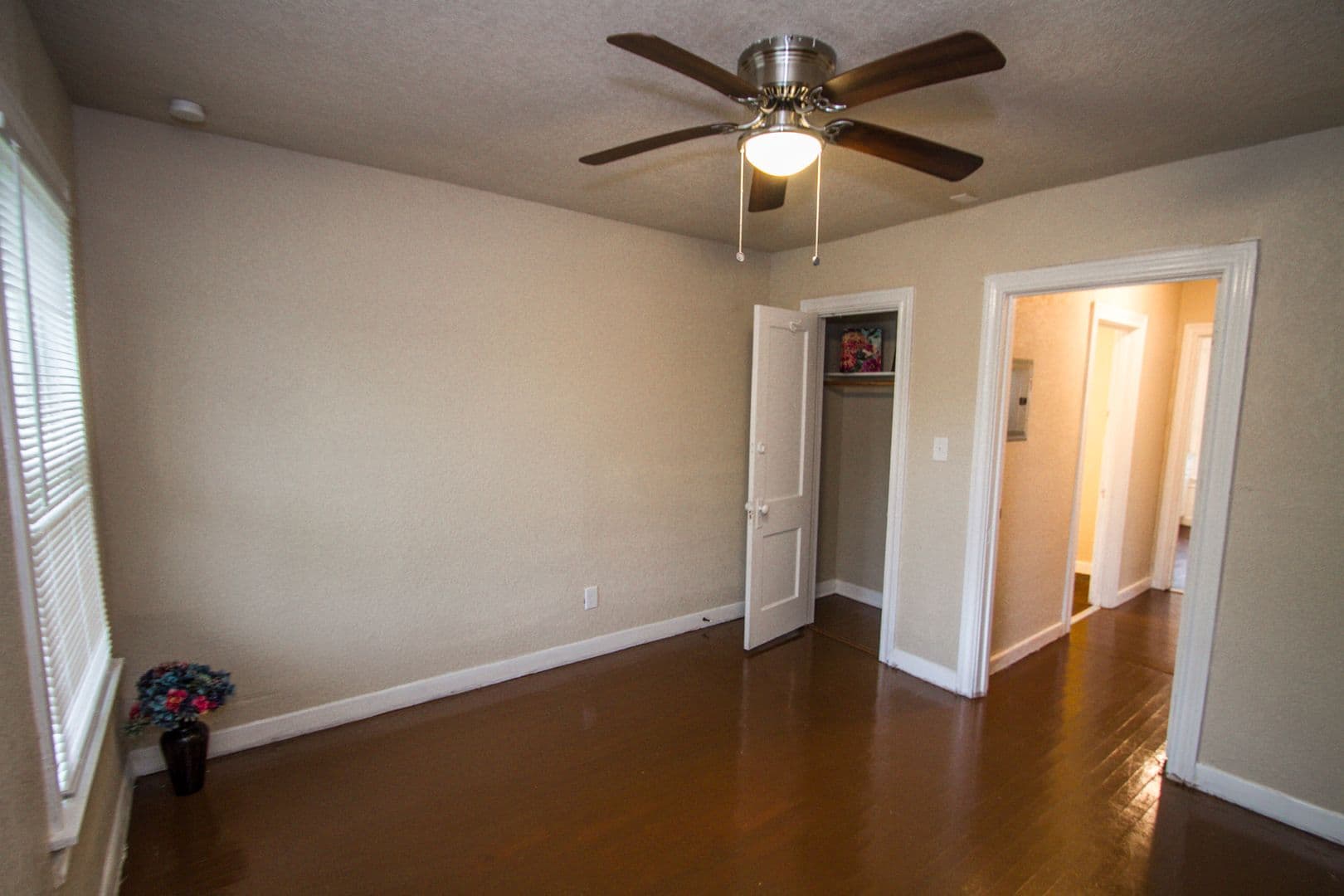 San Antonio Apartment: 932 Poinsettia