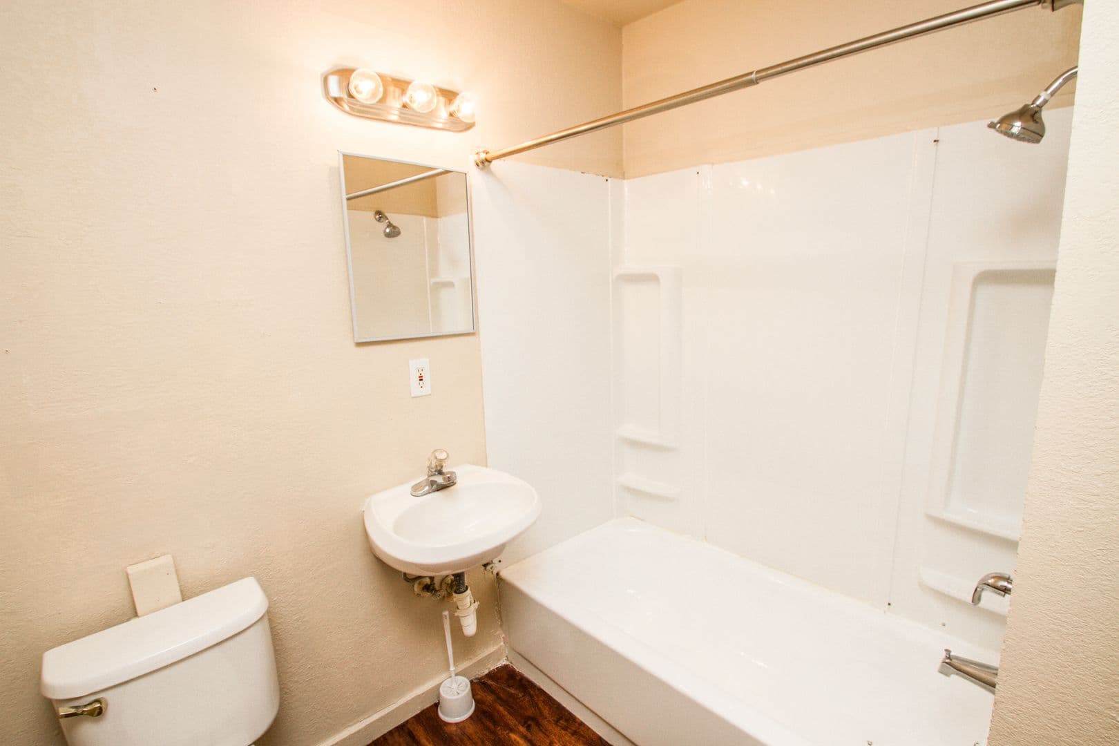 San Antonio House: 131 E Drexel