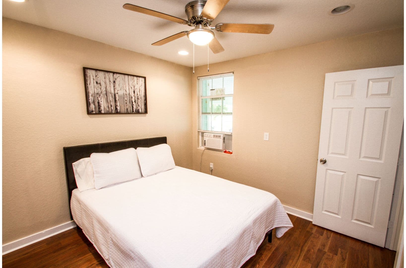 San Antonio Apartment: 121 Douglas Way Street,