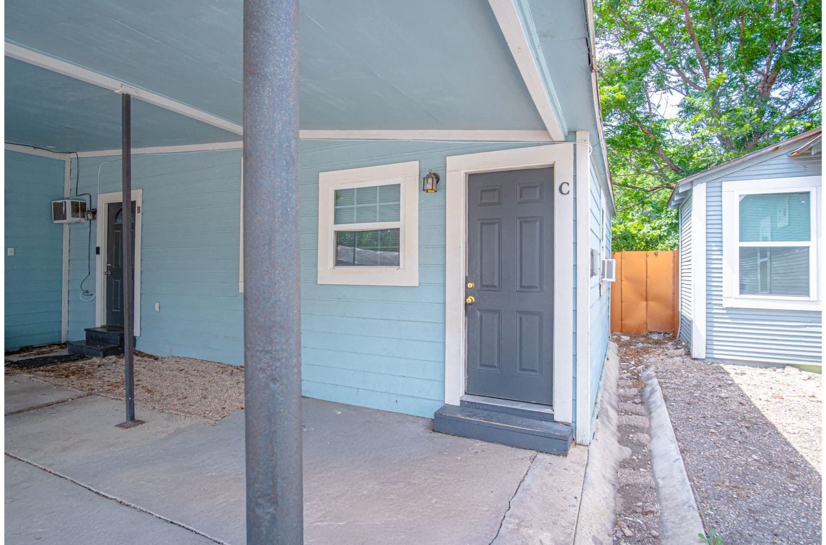 San Antonio Apartment: 121 Douglas Way Street,