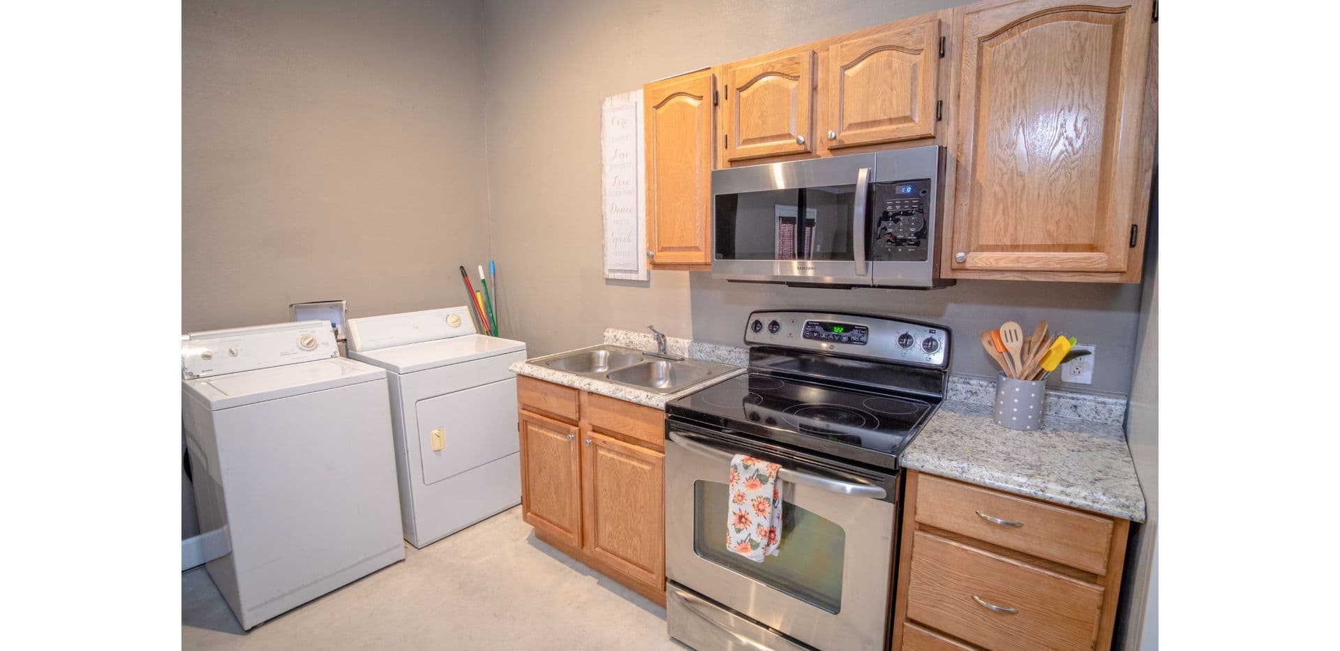 San Anton Apartment: 1214 Florida St