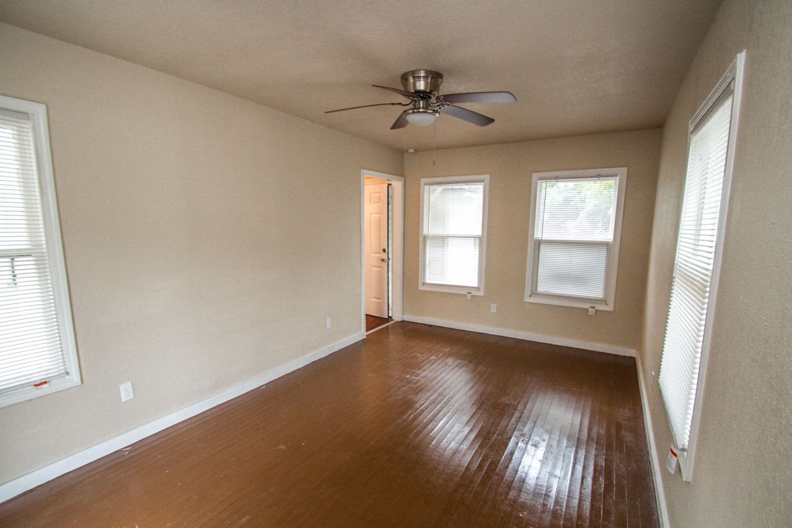 San Antonio Apartment: 930 Poinsettia