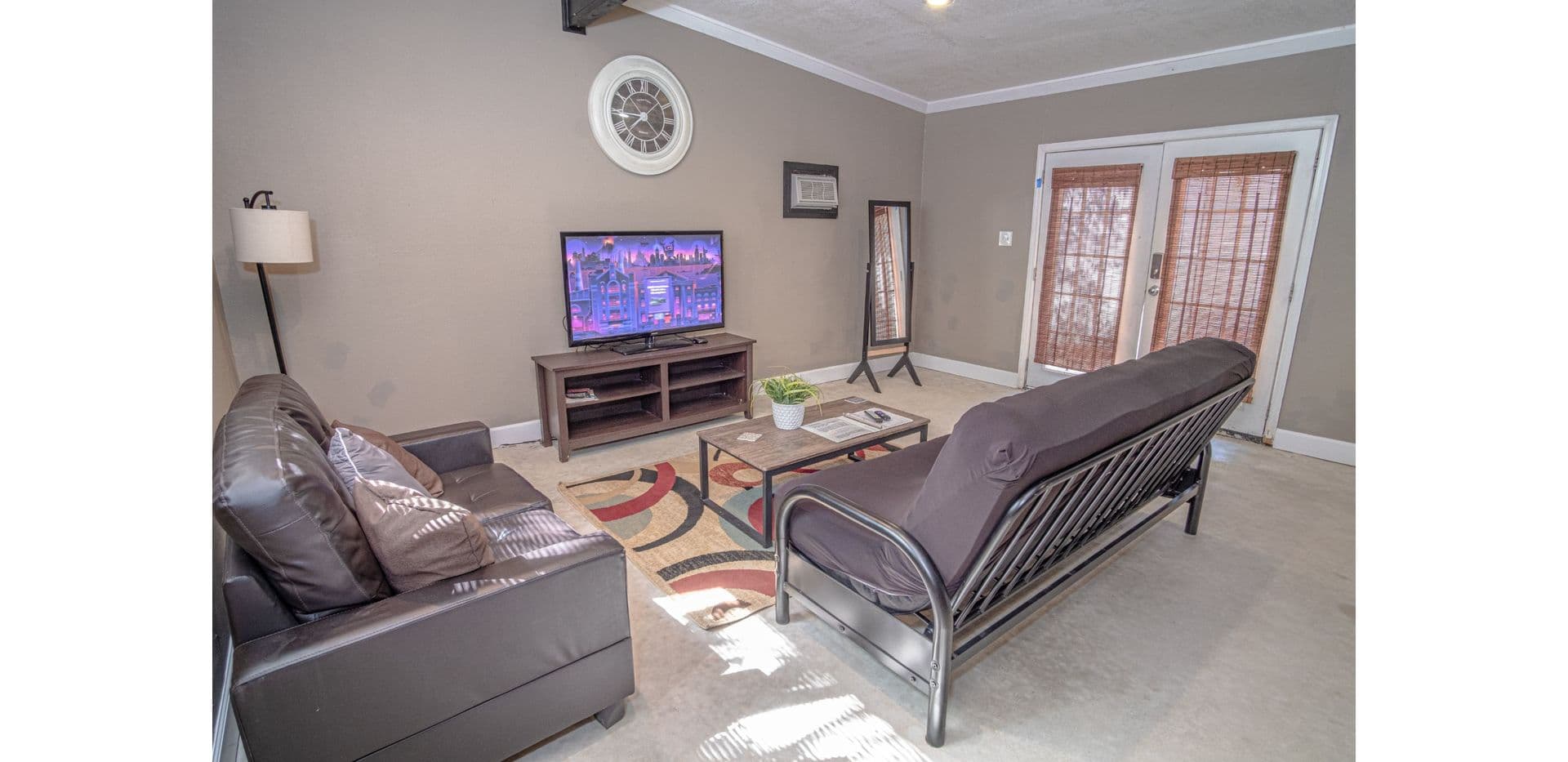 San Anton Apartment: 1214 Florida St