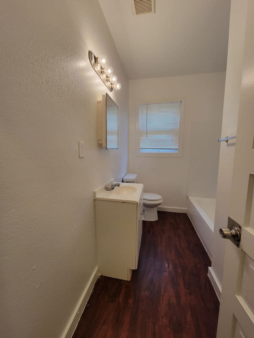 San Antonio House: 1111 Gibbs