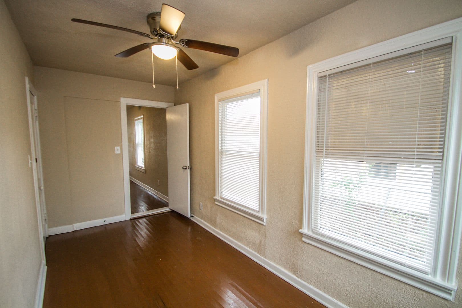San Antonio Apartment: 932 Poinsettia