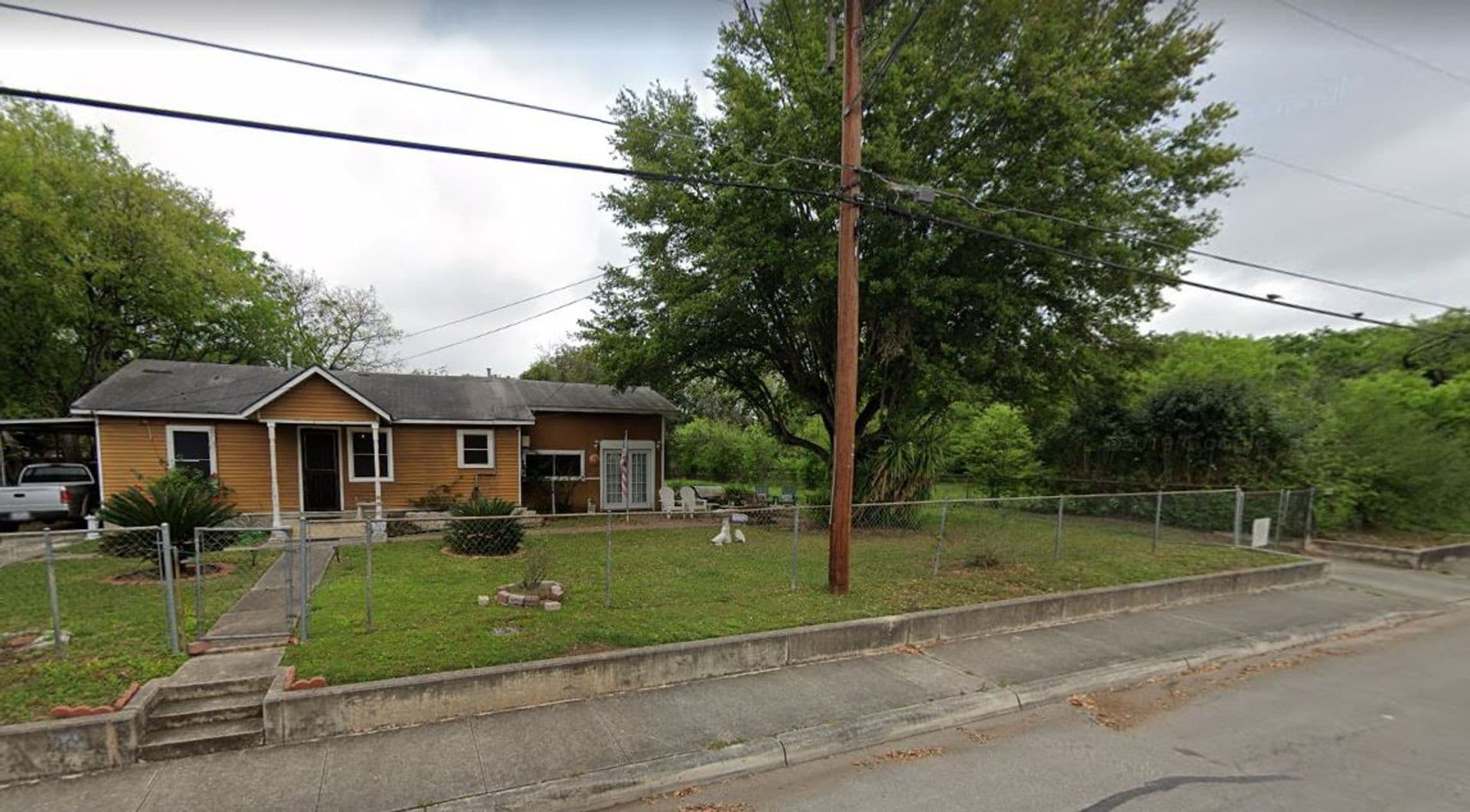 San Antonio House: 231 Ferris