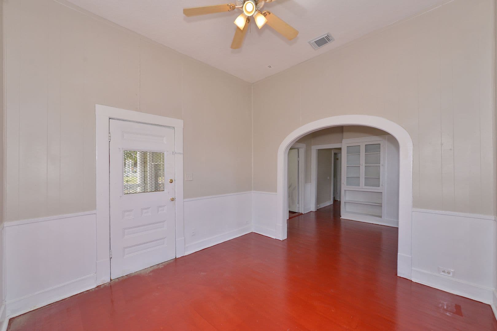San Antonio House: 103 Saint John