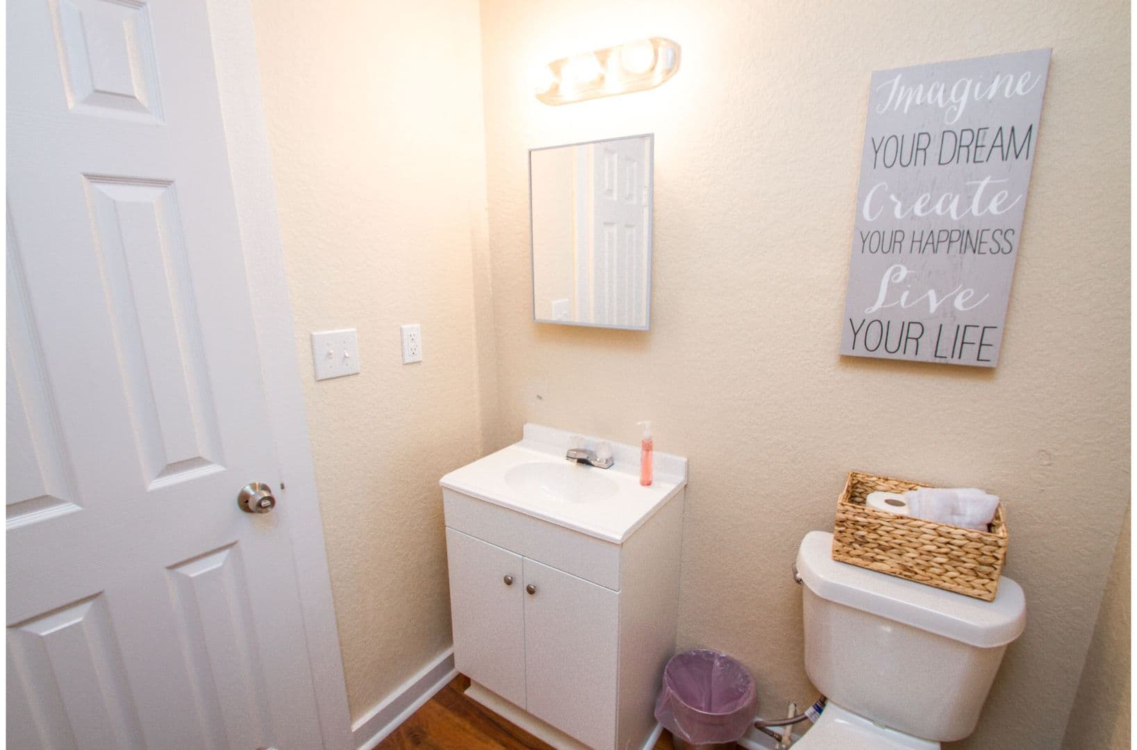 San Antonio Apartment: 121 Douglas Way Street,