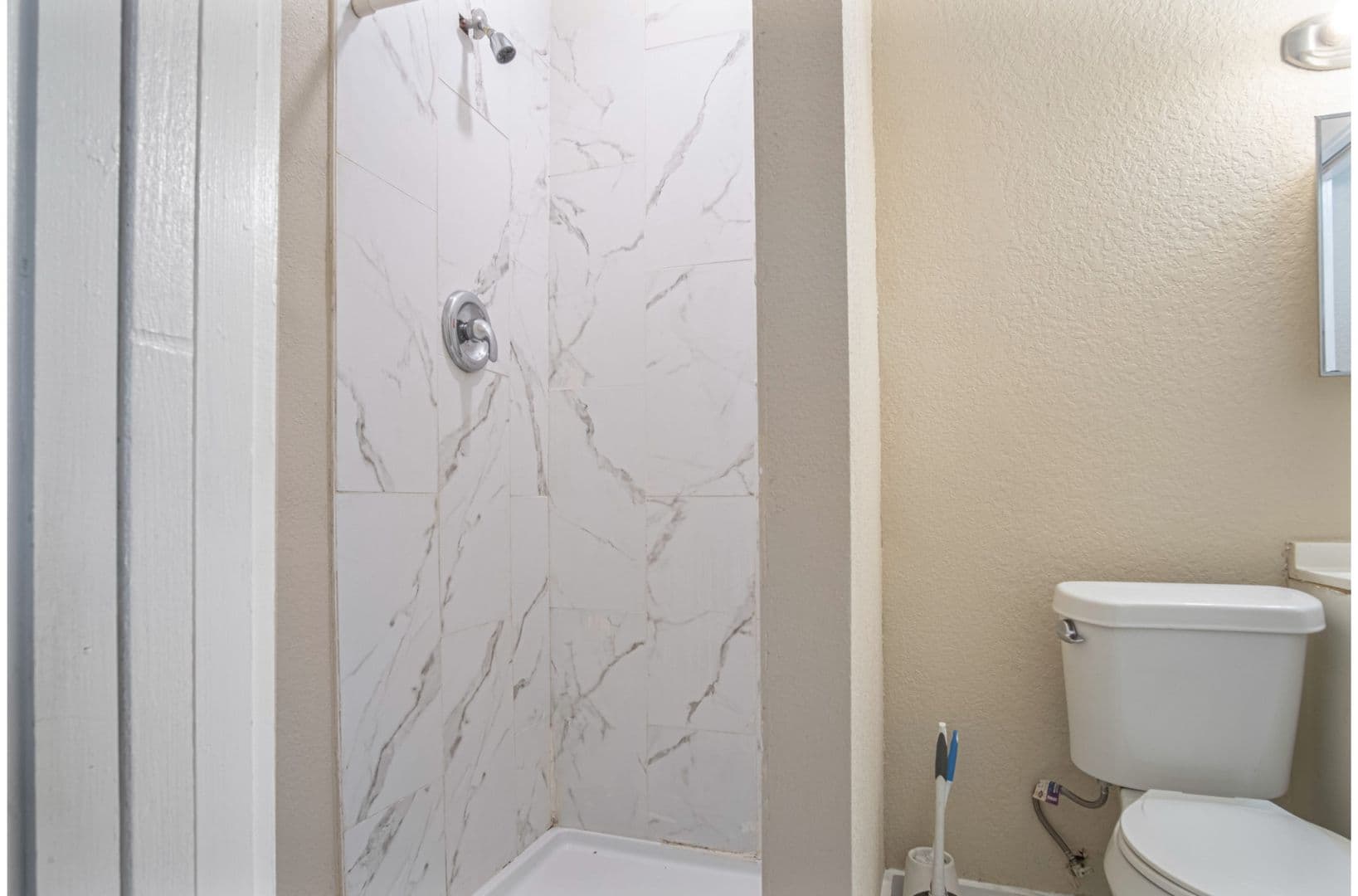 San Antonio Apartment: 121 Douglas Way Street,