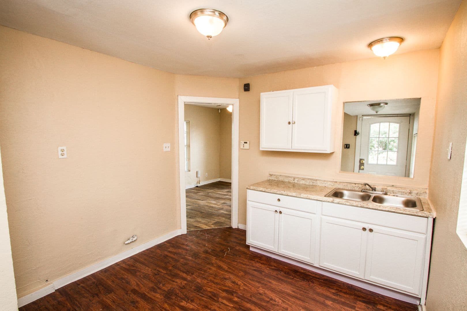 San Antonio House: 131 E Drexel