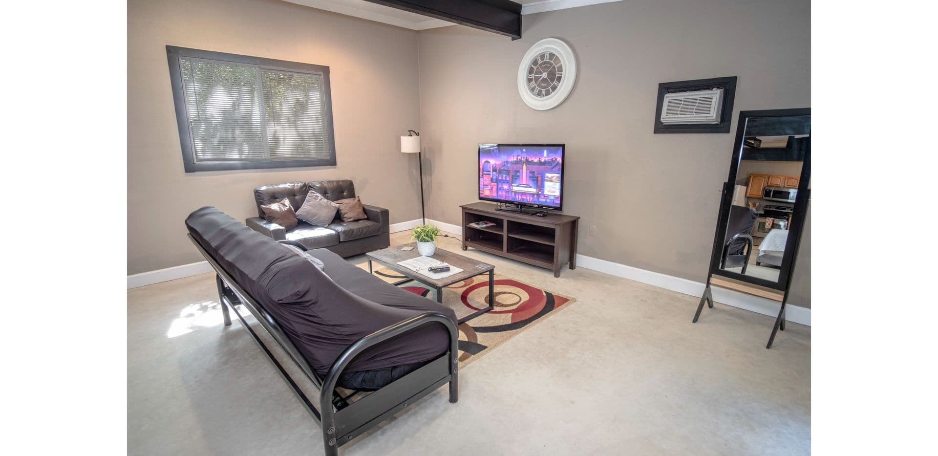 San Anton Apartment: 1214 Florida St