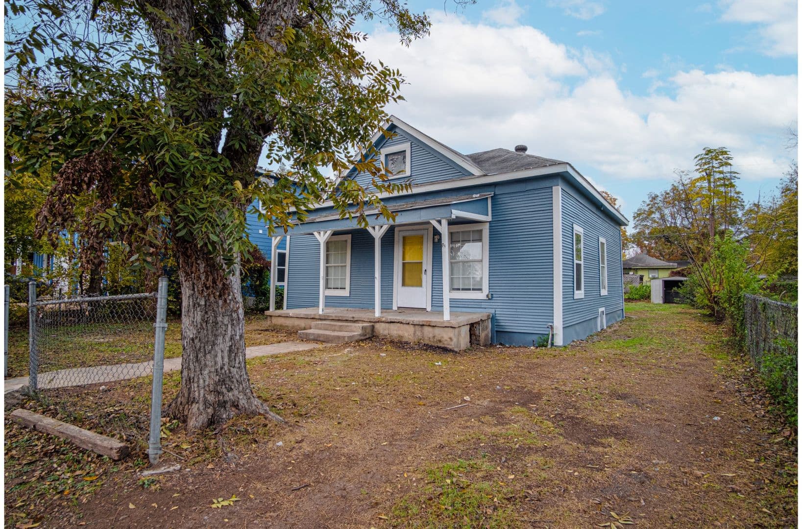 San Antonio House: 318 Vine St