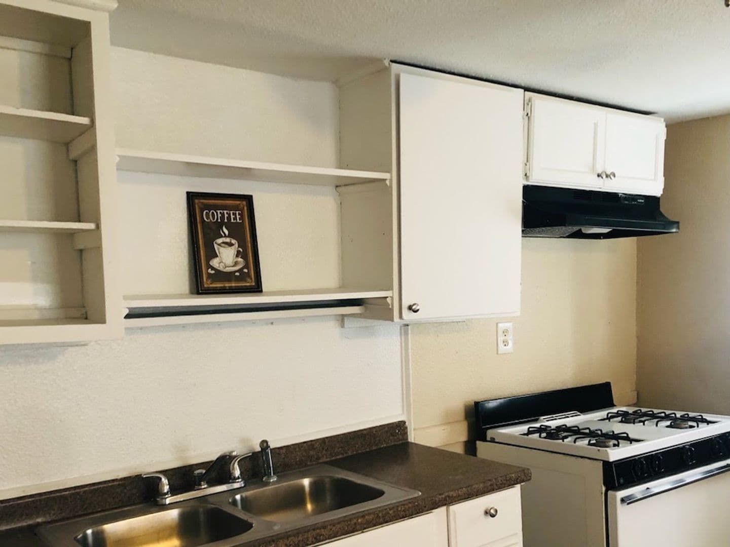 San Antonio Apartment: 924 Saint James