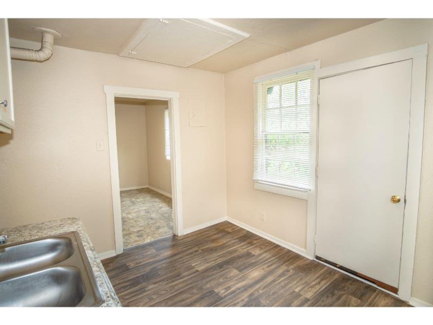 San Antonio House: 512 Bee St