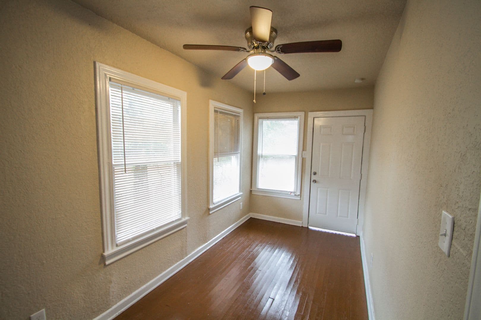 San Antonio Apartment: 932 Poinsettia