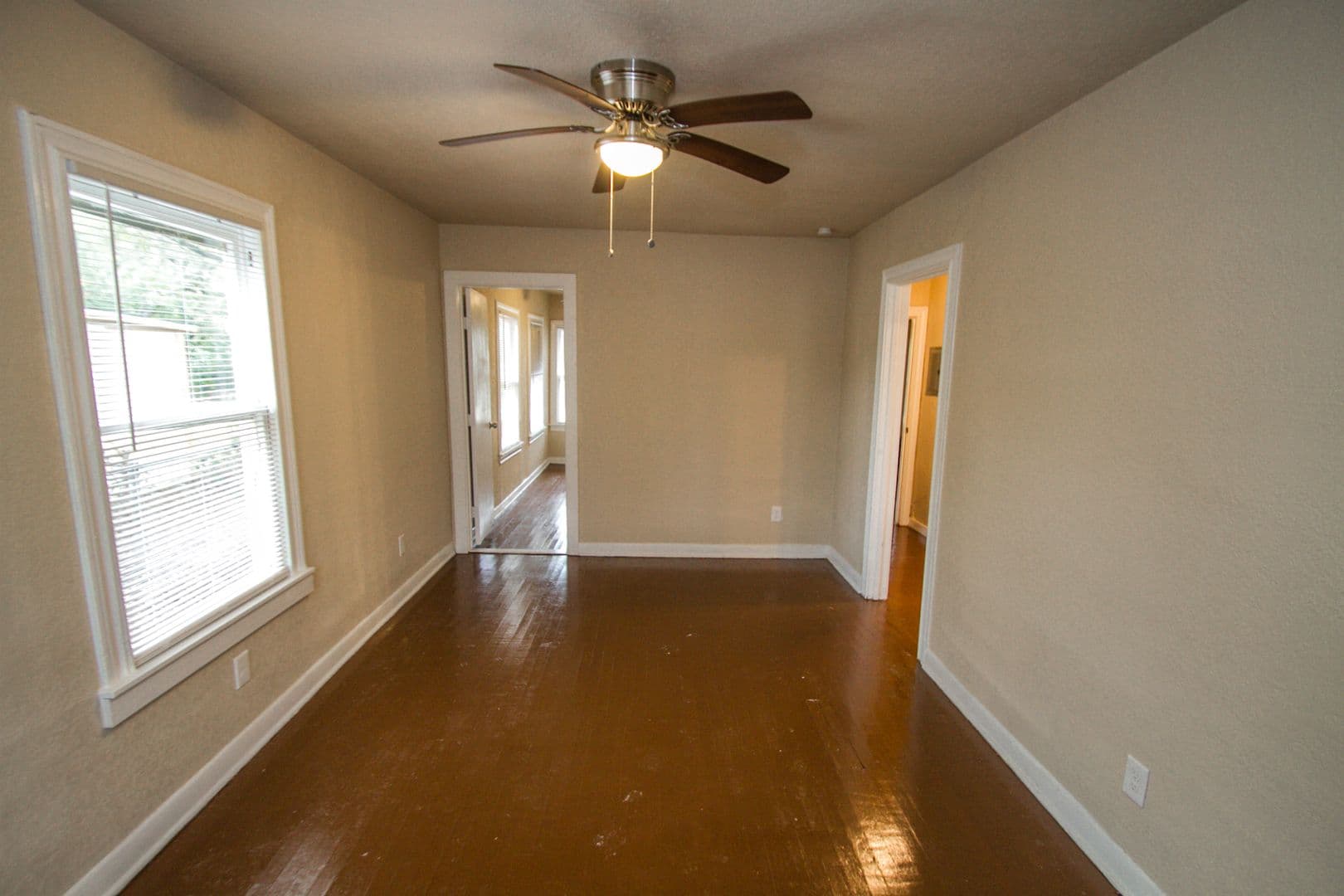 San Antonio Apartment: 932 Poinsettia