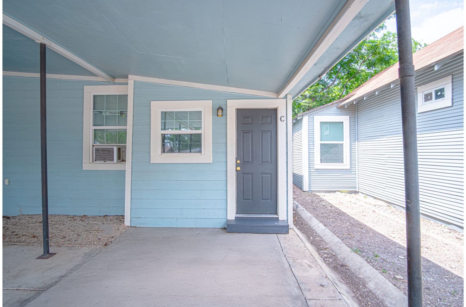 San Antonio Apartment: 121 Douglas Way Street,