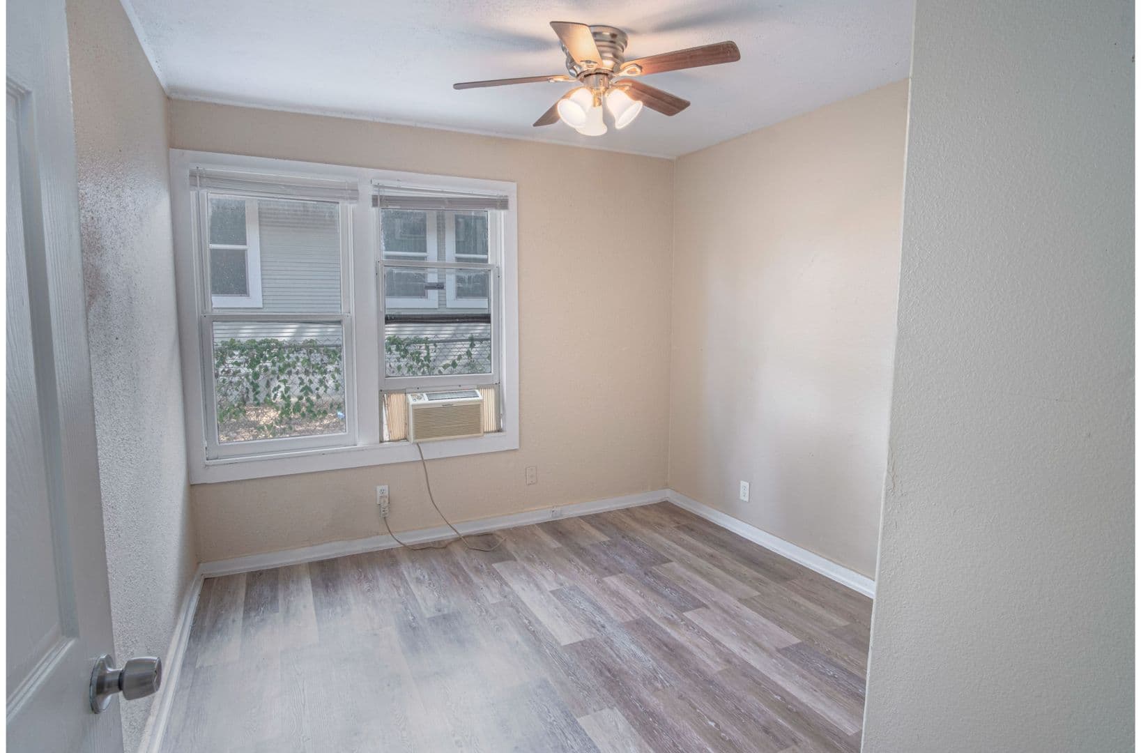 San Antonio Apartment: 342 Vine St