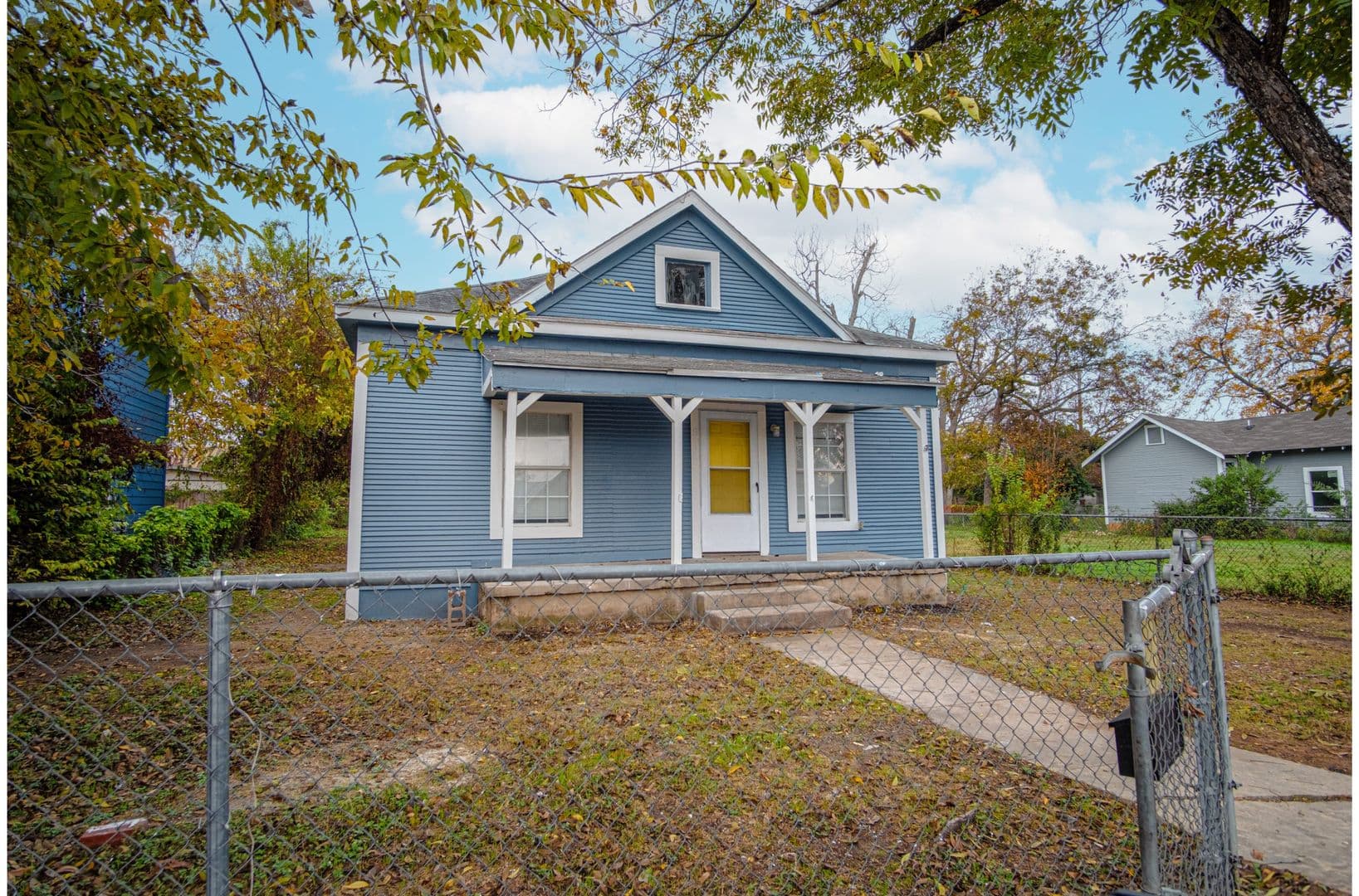 San Antonio House: 318 Vine St