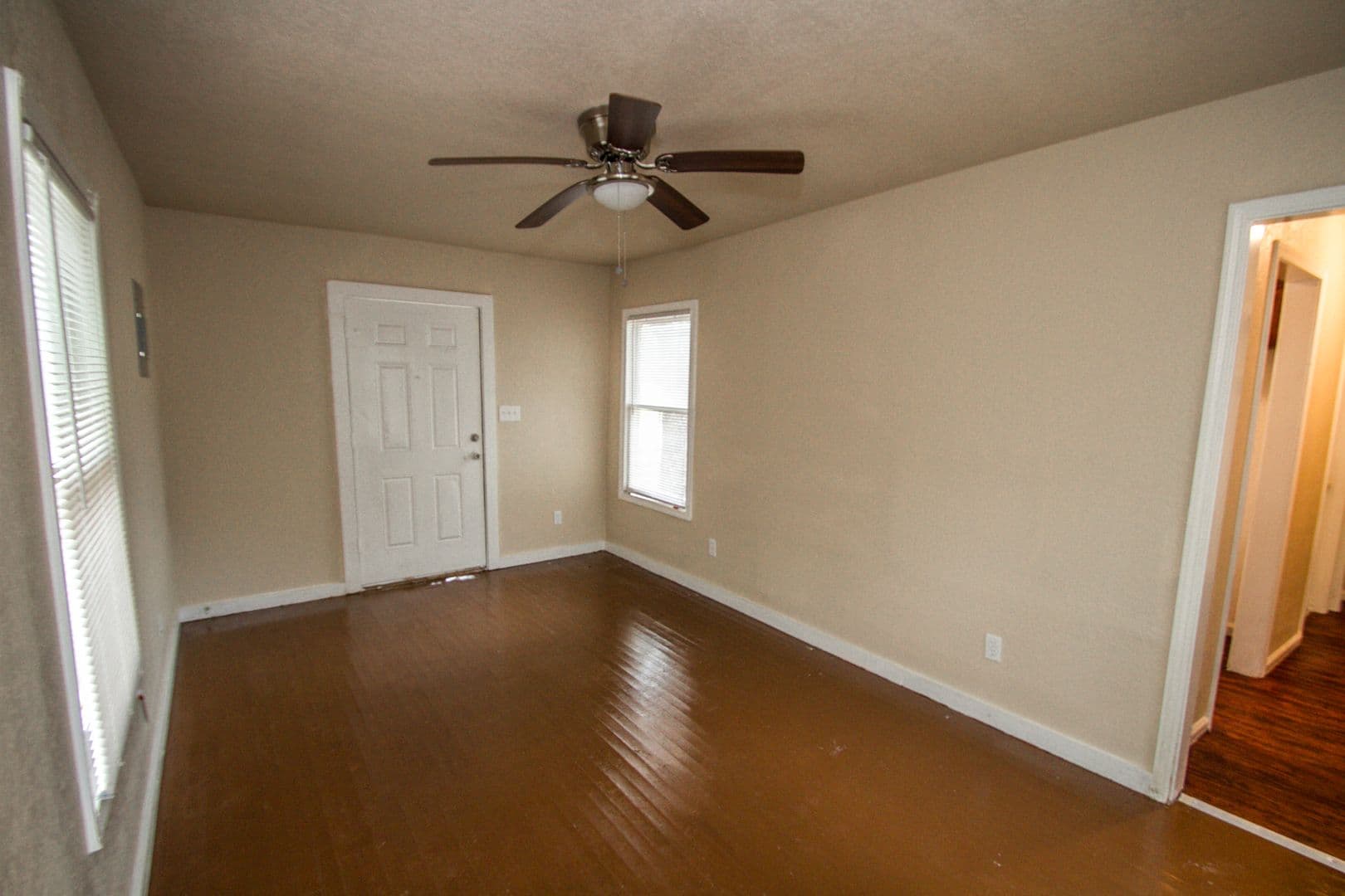 San Antonio Apartment: 930 Poinsettia