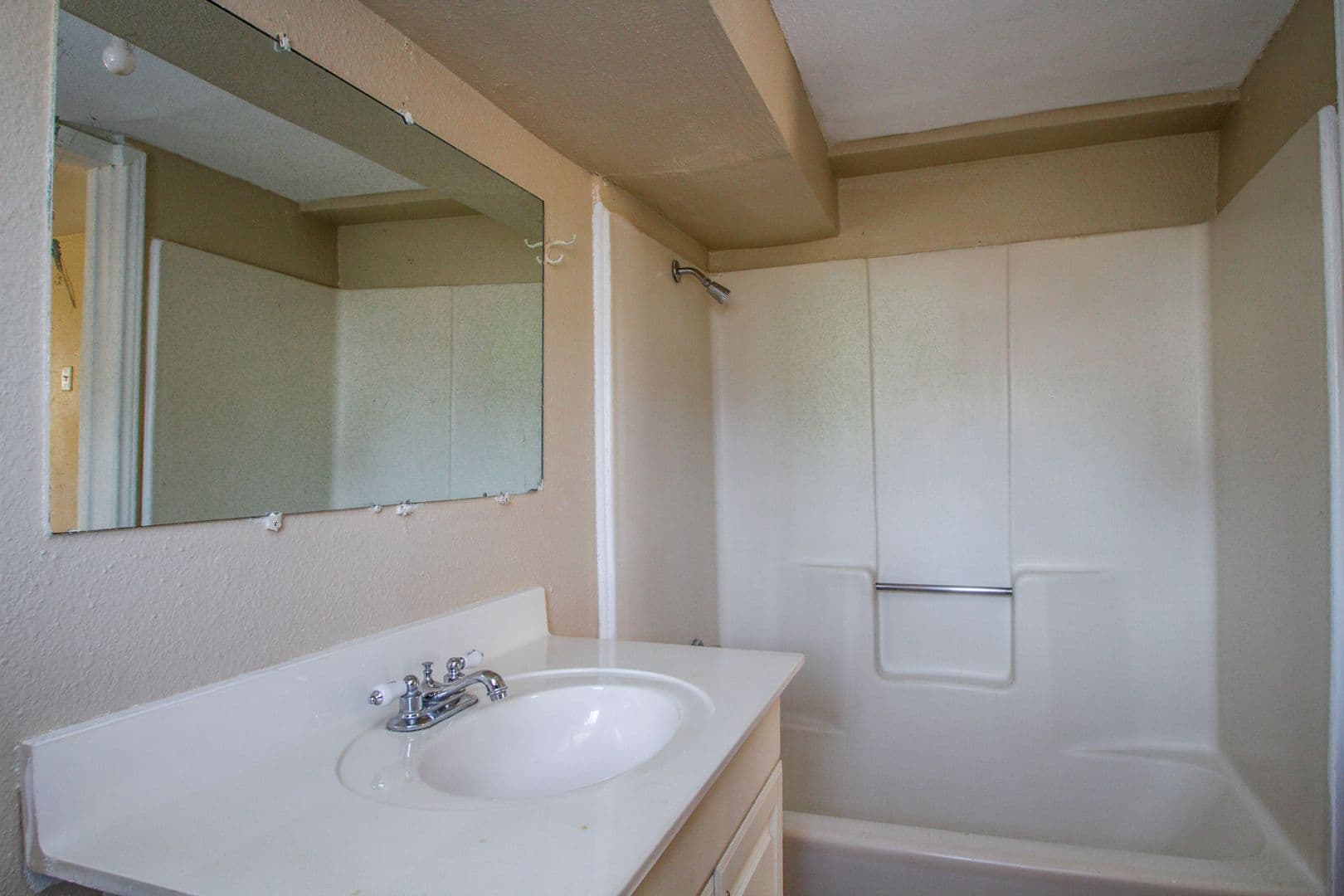 San Antonio Apartment: 924 Saint James