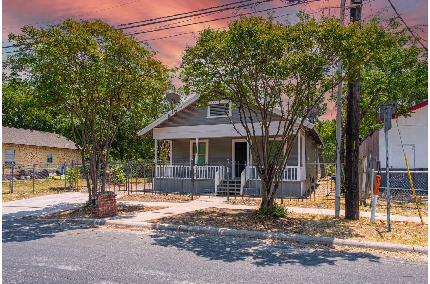 San Antonio House: 1412 Hays St