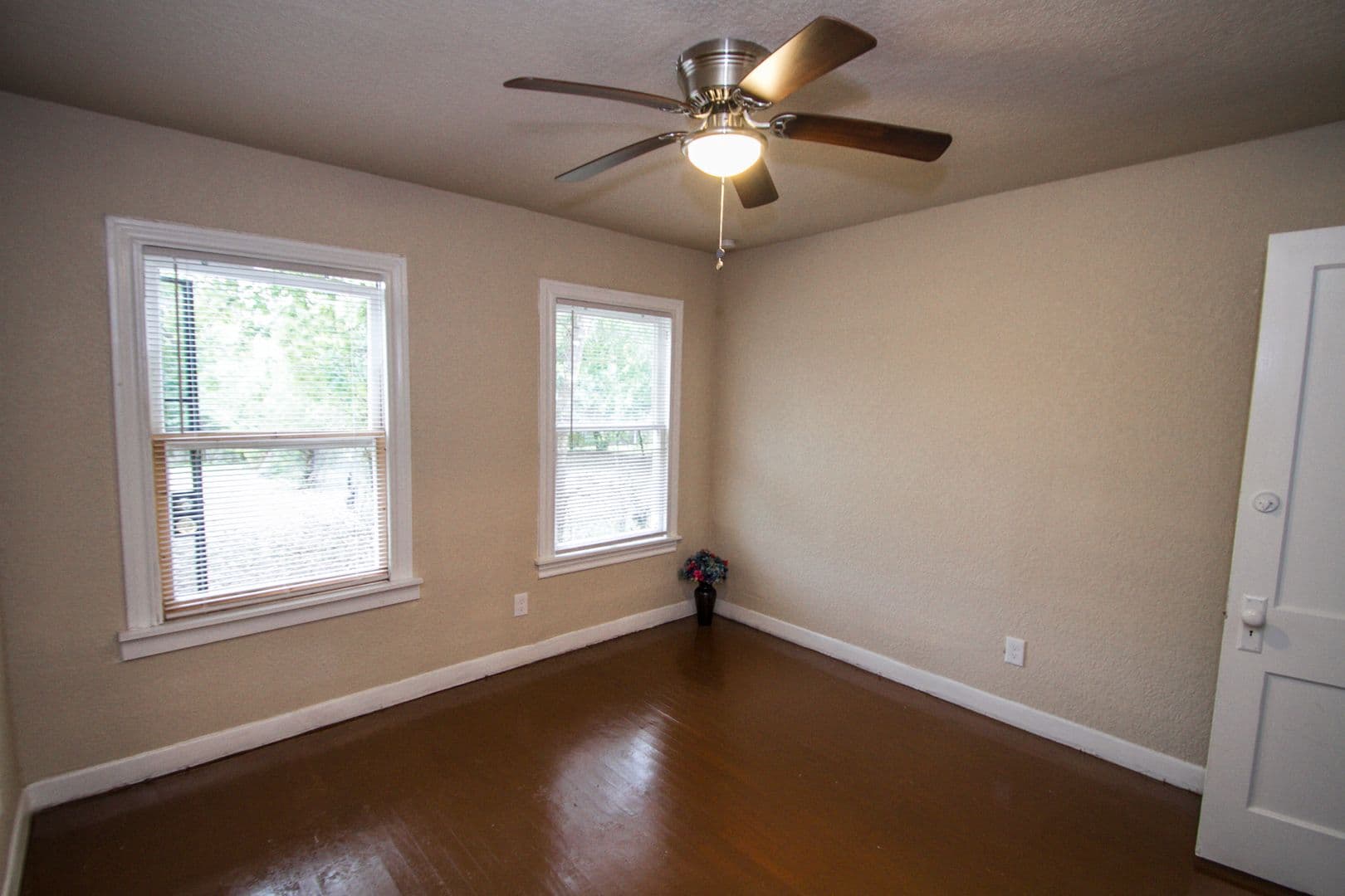 San Antonio Apartment: 932 Poinsettia