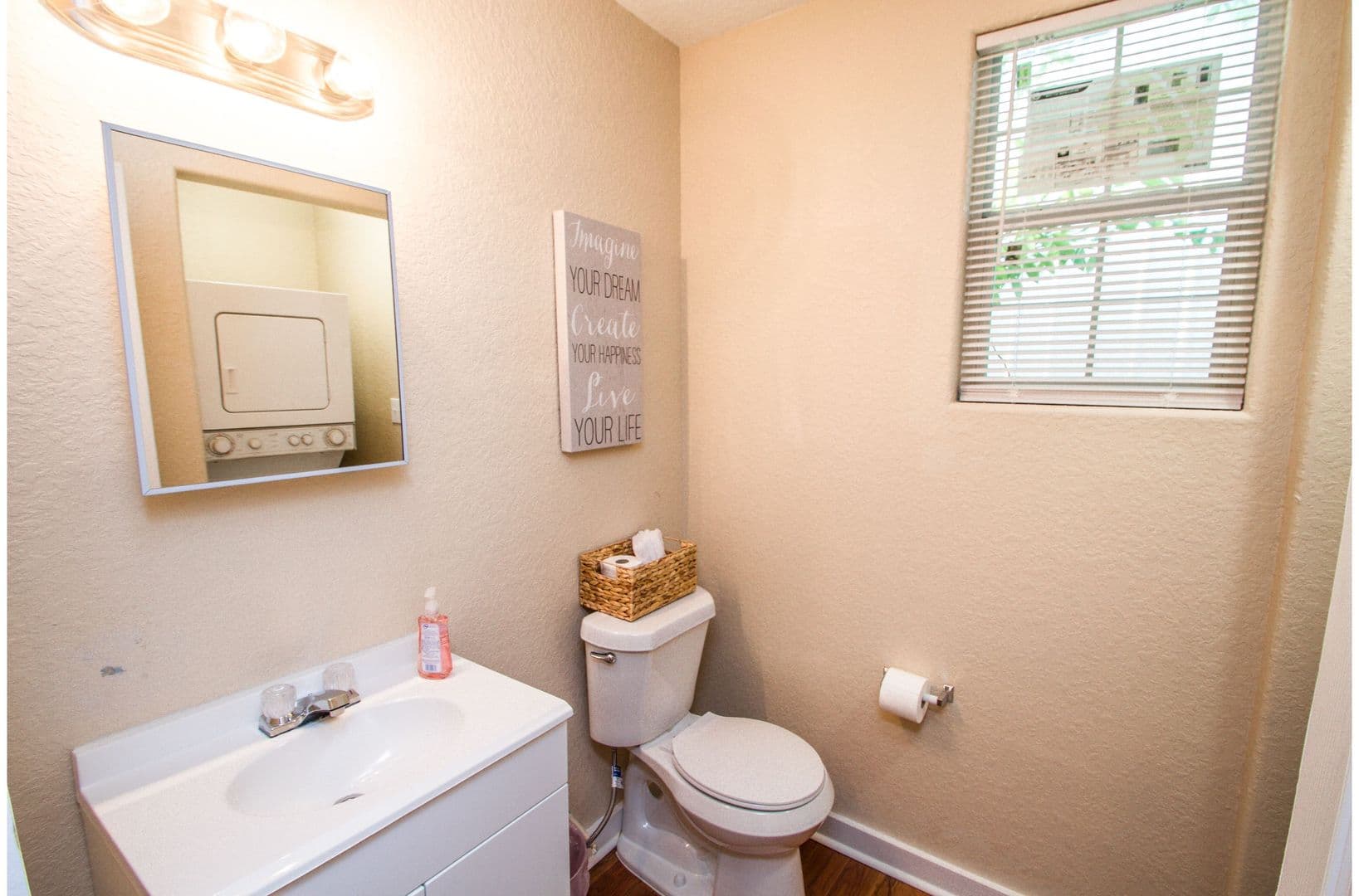 San Antonio Apartment: 121 Douglas Way Street,