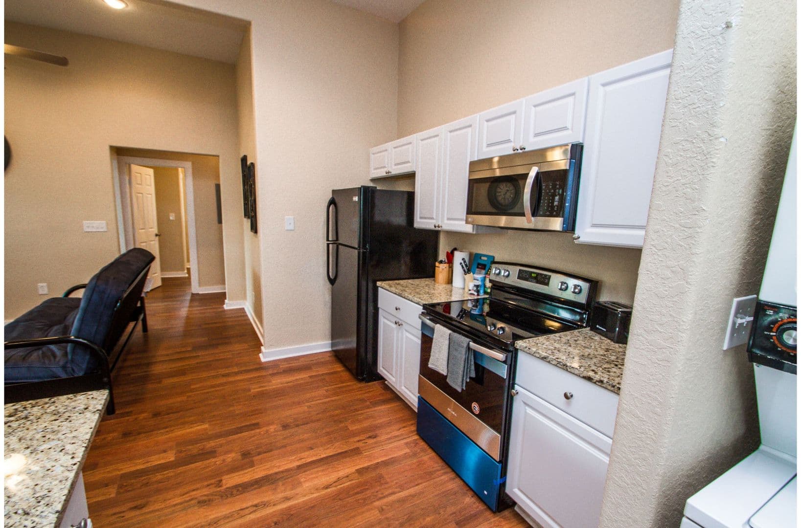 San Antonio Apartment: 121 Douglas Way Street,