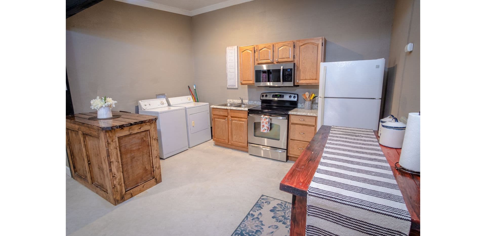 San Anton Apartment: 1214 Florida St