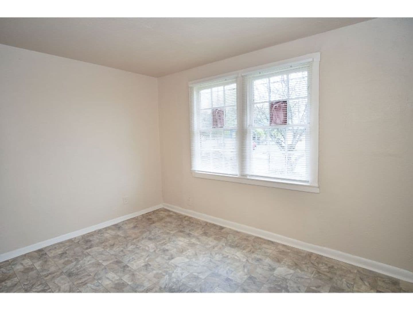 San Antonio House: 512 Bee St