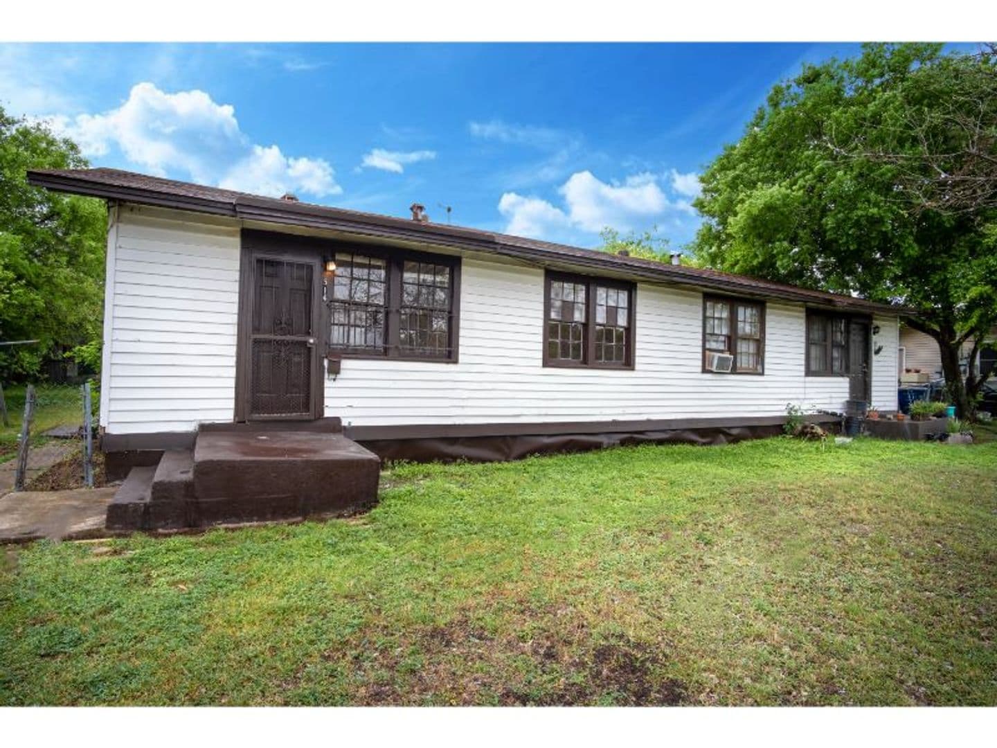 San Antonio House: 512 Bee St