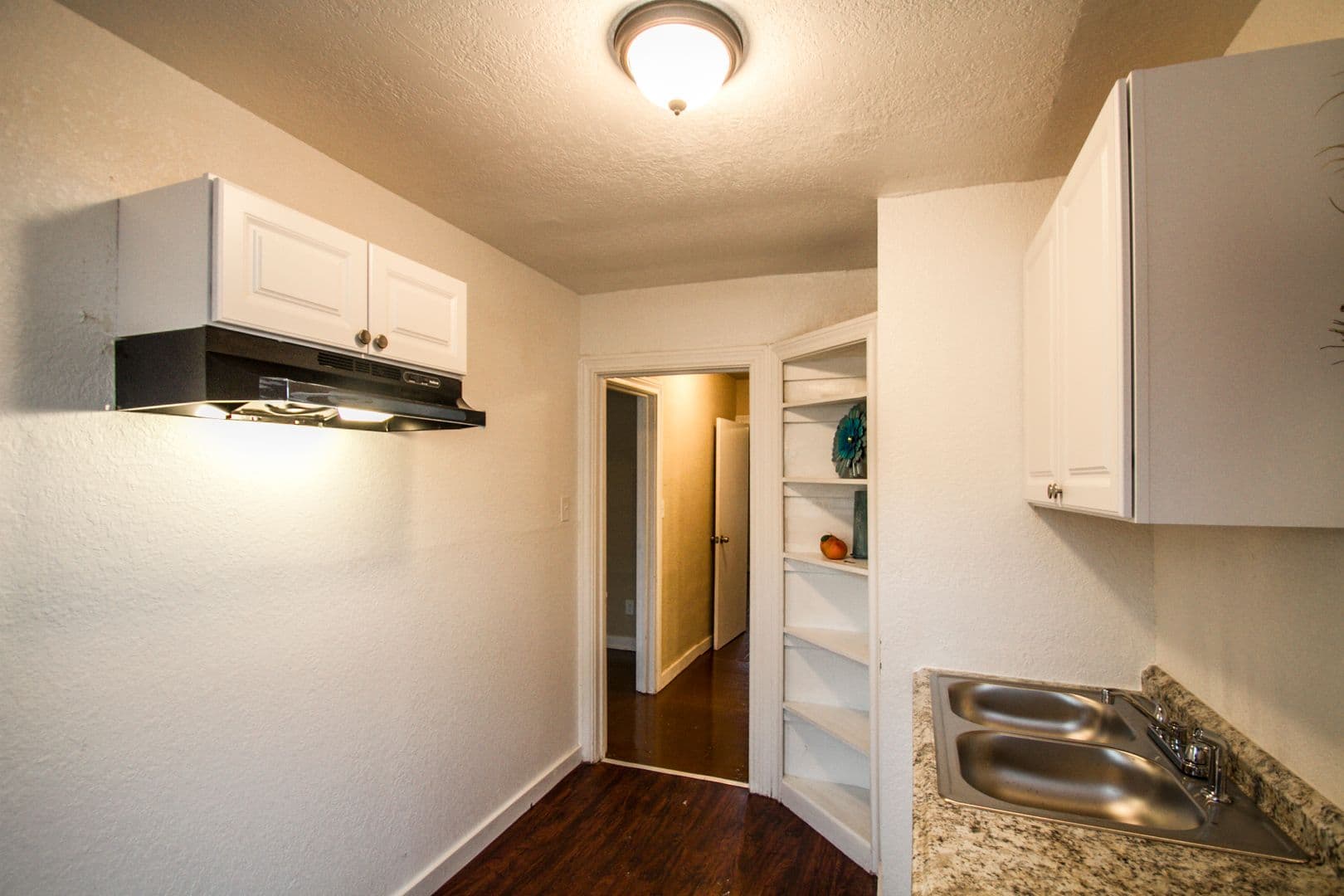 San Antonio Apartment: 932 Poinsettia