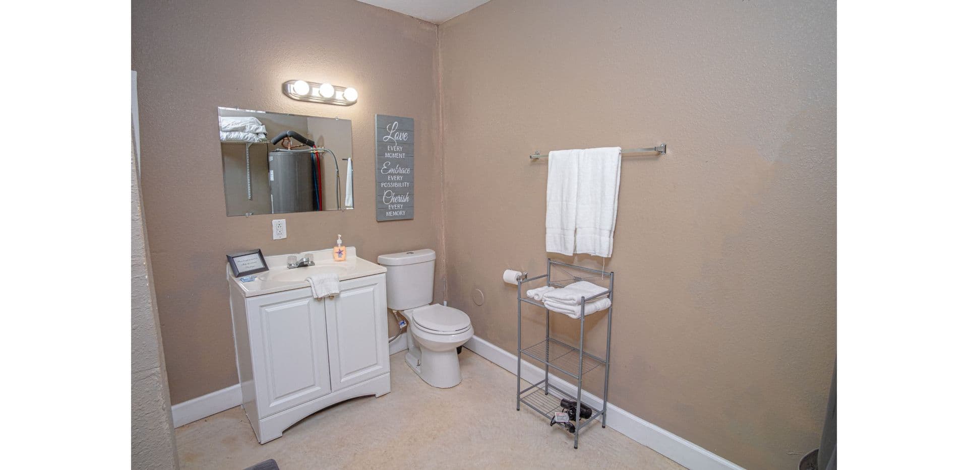 San Anton Apartment: 1214 Florida St