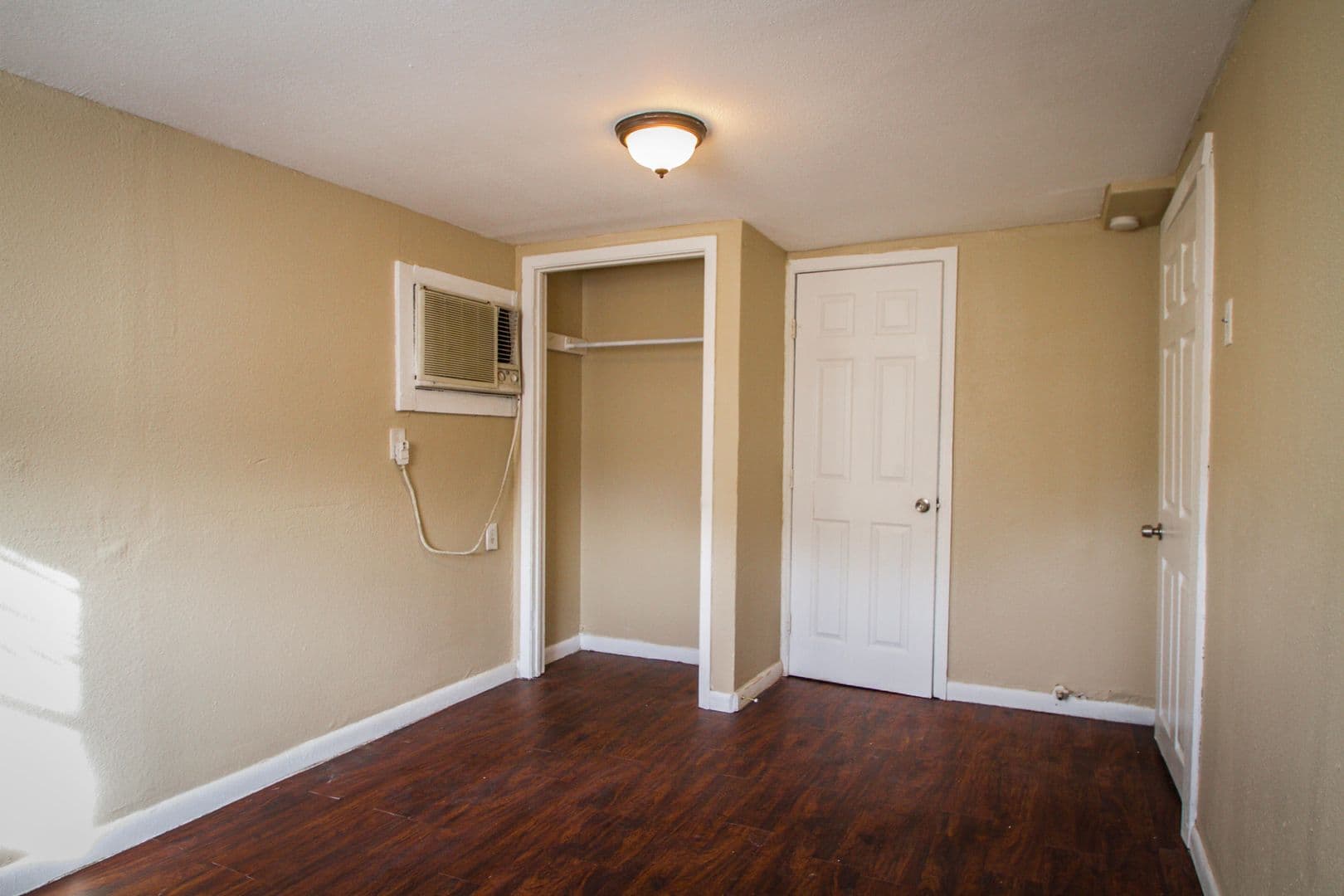 San Antonio Apartment: 924 Saint James
