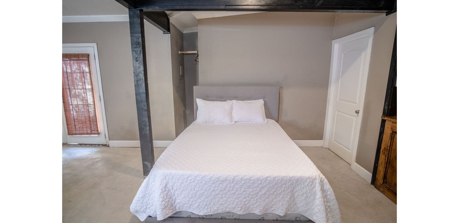 San Anton Apartment: 1214 Florida St