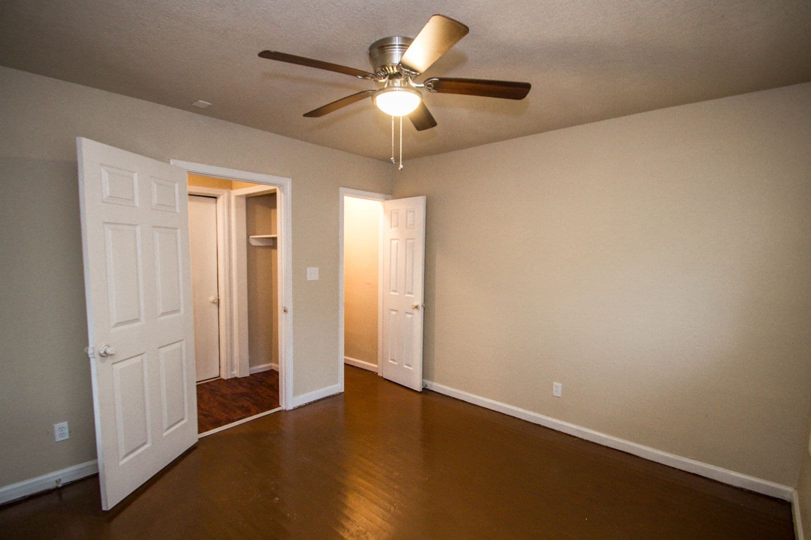 San Antonio Apartment: 930 Poinsettia