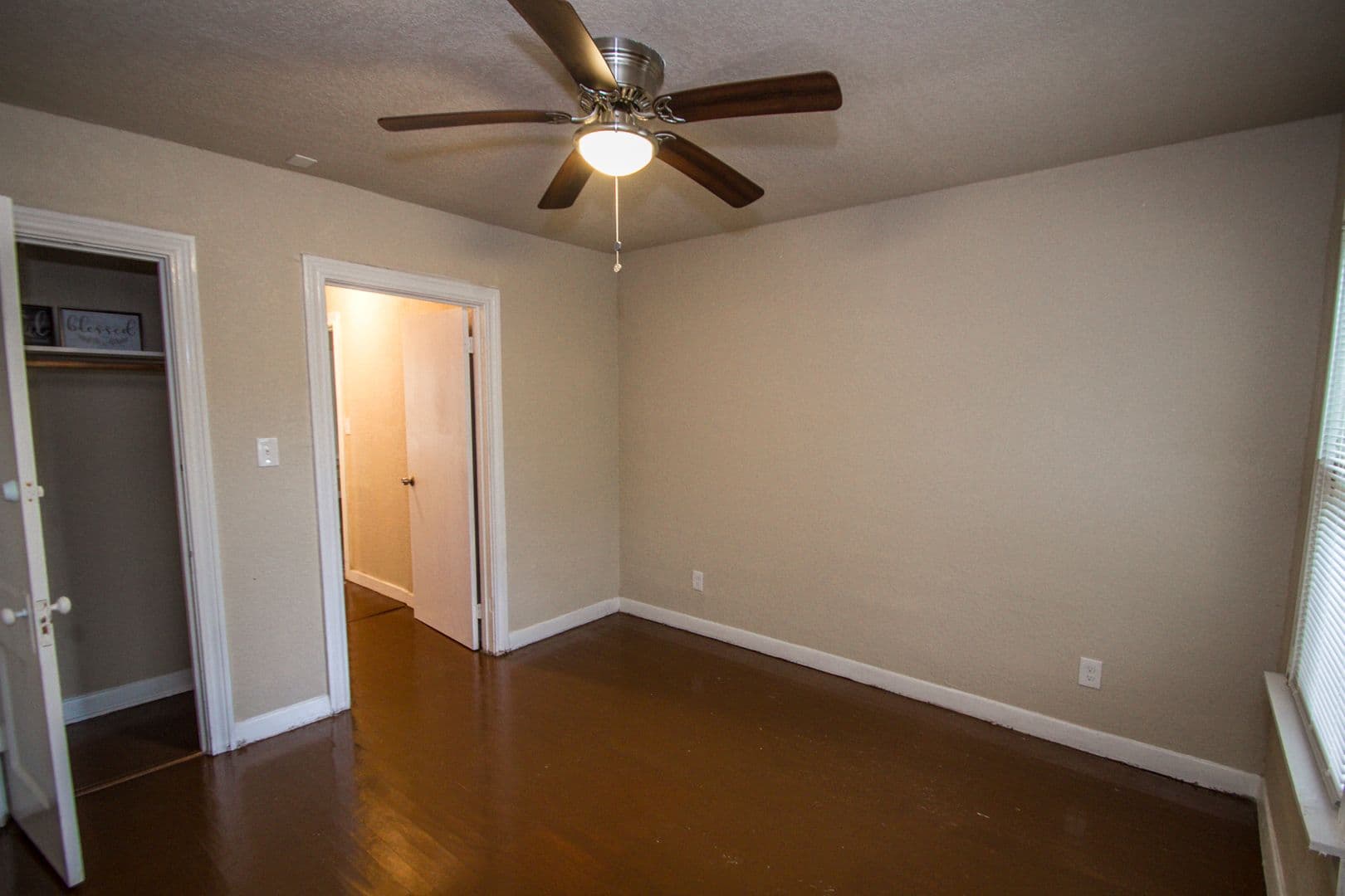San Antonio Apartment: 932 Poinsettia